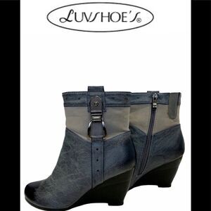 Luvshoes Canada Blue wedge ankle booties size 6